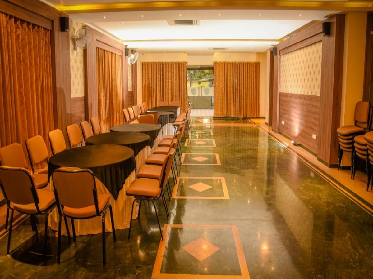 Royal Inn Khandwa Экстерьер фото